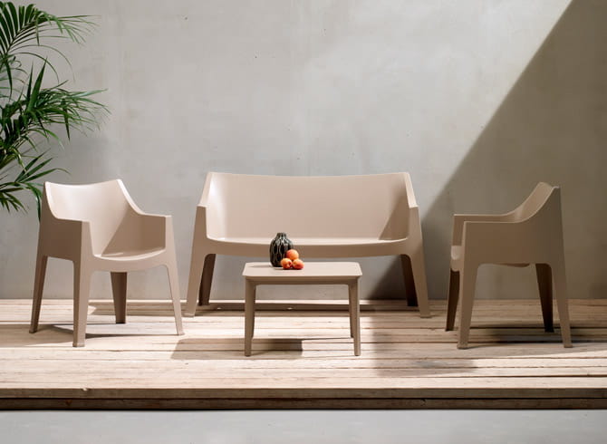 Sofa Coccolona 1253 15 z podłokietnikami Scab Design gołębi szary prostota minimalizm nowoczesność komfort wysoka jakość włoska ławka sofa do ogródka do hotelu do restauracji