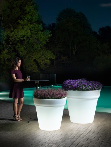 Donica Easy POT RGBW LED, donica easy LED, donica podświetlana, donica lyxo design, donica świecąca, donica na pilot, donica świetlna, donica outdoorowa, donica na event
