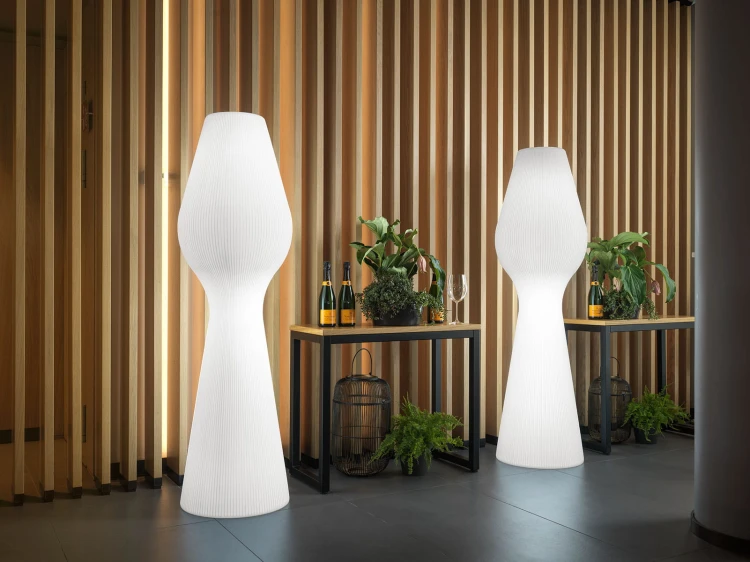 Lampa Stripes LED, lampa z zasilaniem LED, lampa designerska, lampa Lyxo Design, lampa outdoorowa