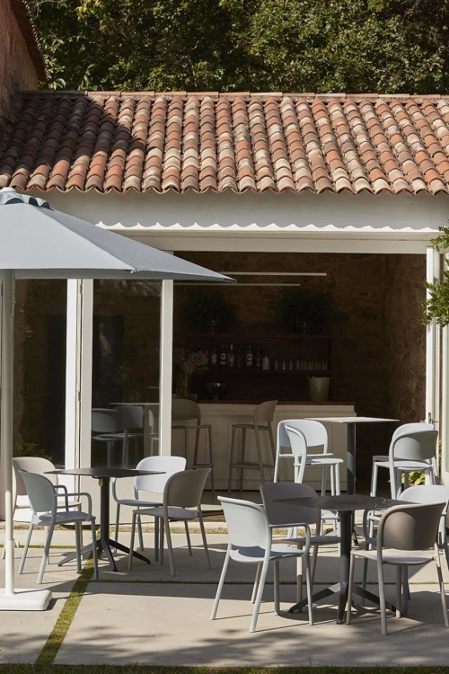 Krzesło Trena Ezpeleta, krzesło plastikowe, krzesło do ogrodu, krzesło do restauracji, krzesło sztaplowane, krzesło cateringowe, krzesło outdoorowe