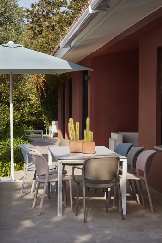 Krzesło Trena Ezpeleta, krzesło plastikowe, krzesło do ogrodu, krzesło do restauracji, krzesło sztaplowane, krzesło cateringowe, krzesło outdoorowe