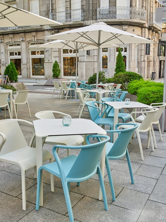 Krzesło Fado Ezpeleta, krzesło ogrodowe, krzesło odporne na warunki atmosferyczne, krzesło do kawiarni, krzesło do ogrodu, krzesło do restauracji, krzesła na zewnątrz