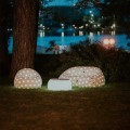 Sofa Airball włoskiej marki Plust podświetlana LED outdoorowa na taras do ogródka hotelu restauracji kawiarni