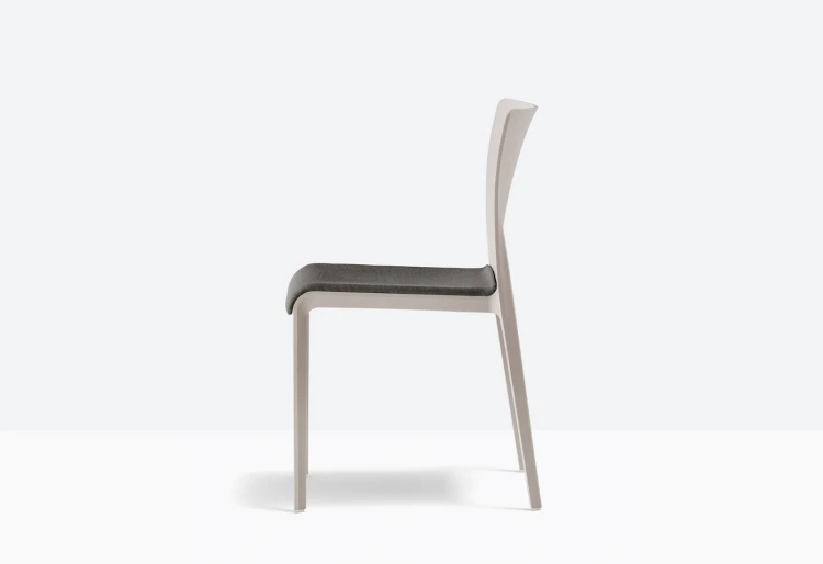 krzesło Volt 673/2, krzesło Pedrali, krzesło tapicerowane, krzesło do jadalni, krzesło do kuchni, włoski design, nowoczesny design