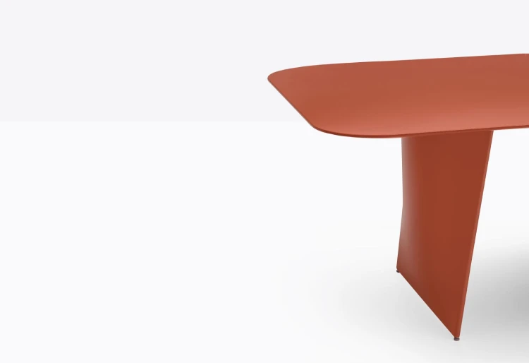 stół Frank, stół Pedrali, stół kolorowy, stół do jadalni, stół do restauracji, nowoczesny stół, nowoczesny design, włoski design