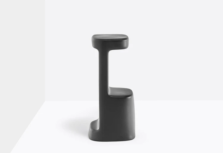 hoker Serif, hoker Pedrali, hoker outdoorowy, hoker do restauracji, hoker z tworzywa, nowoczesny hoker, nowoczesny design, włoski design