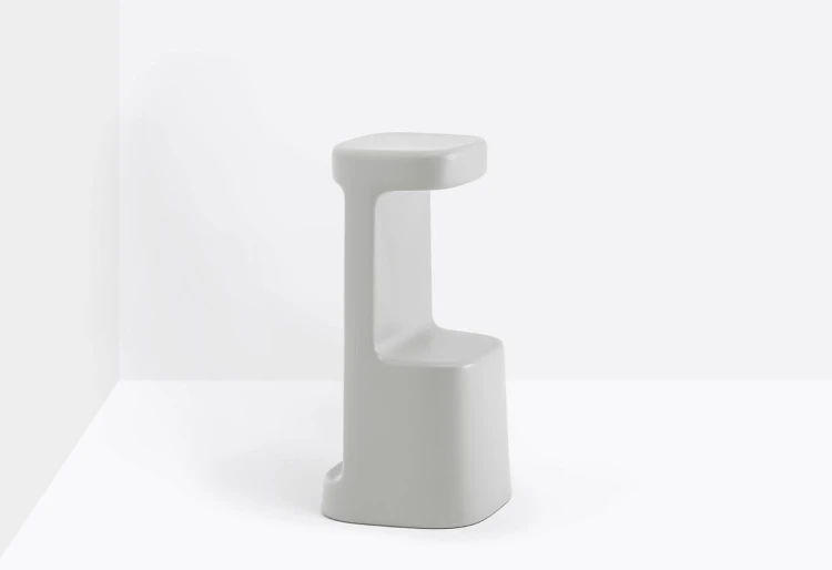 hoker Serif, hoker Pedrali, hoker outdoorowy, hoker do restauracji, hoker z tworzywa, nowoczesny hoker, nowoczesny design, włoski design