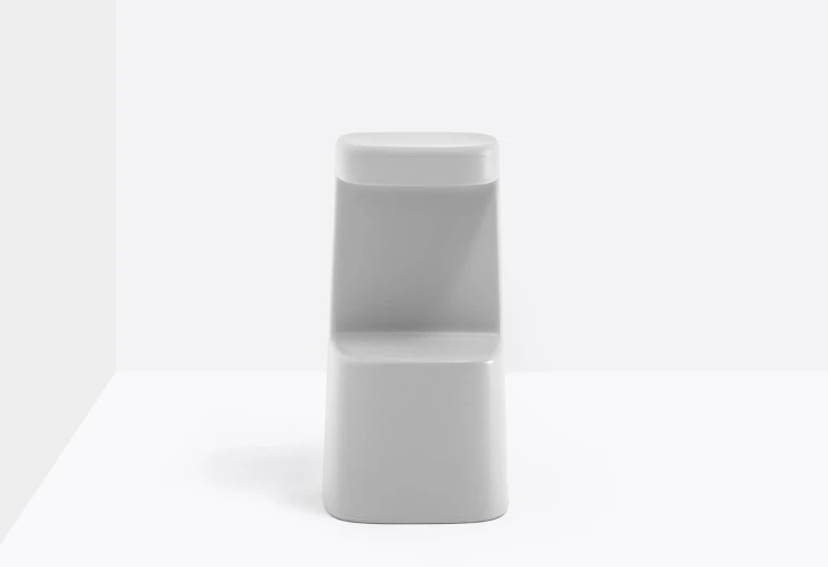 hoker Serif, hoker Pedrali, hoker outdoorowy, hoker do restauracji, hoker z tworzywa, nowoczesny hoker, nowoczesny design, włoski design