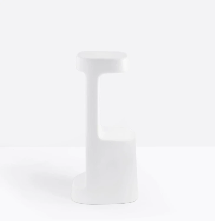 hoker Serif, hoker Pedrali, hoker outdoorowy, hoker do restauracji, hoker z tworzywa, nowoczesny hoker, nowoczesny design, włoski design