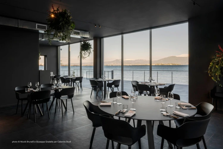 stół Arki, sół Pedrali, stół kwadratowy, stół do jadalni, stół do restauracji, nowoczesny stół, nowoczesny design, włoski design