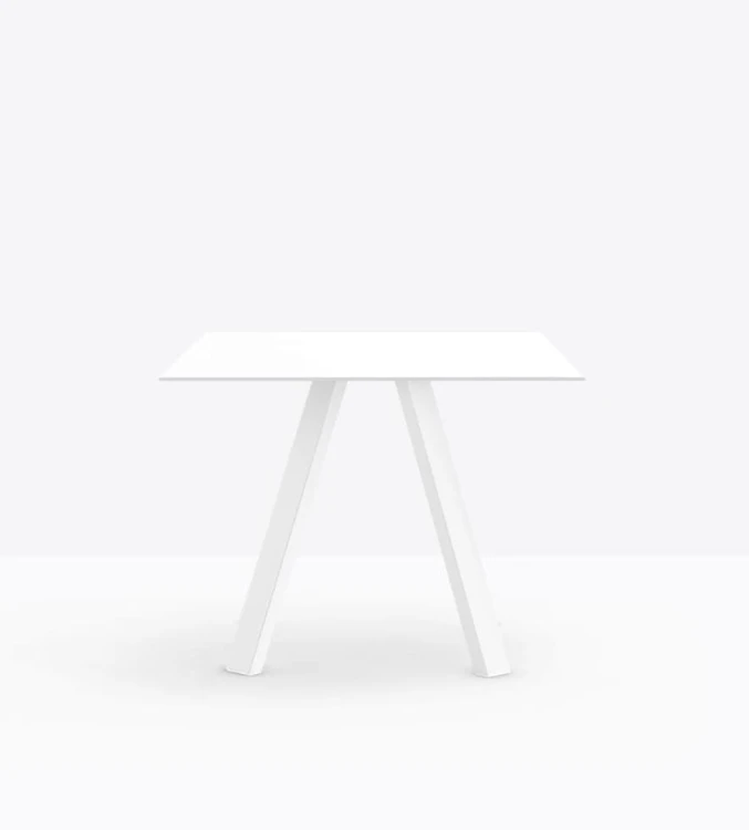 stół Arki, sół Pedrali, stół kwadratowy, stół do jadalni, stół do restauracji, nowoczesny stół, nowoczesny design, włoski design