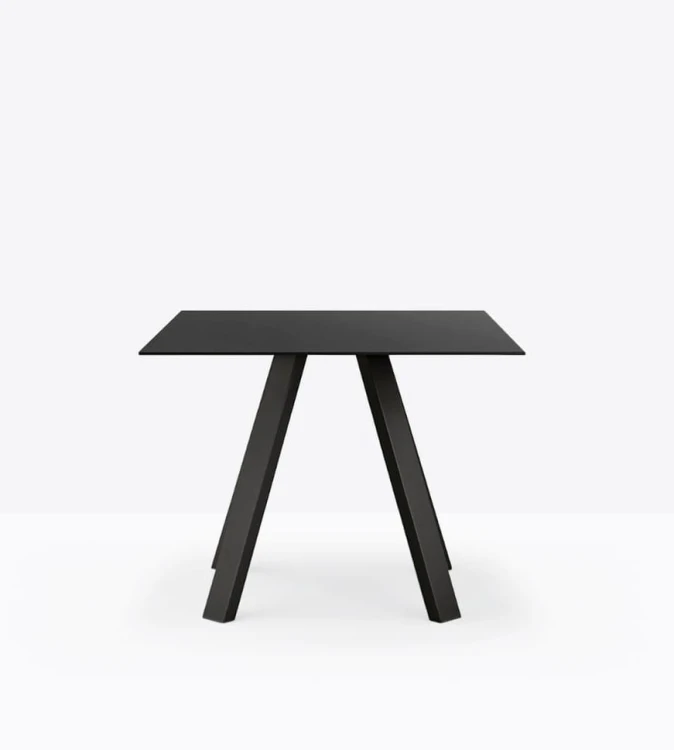 stół Arki, sół Pedrali, stół kwadratowy, stół do jadalni, stół do restauracji, nowoczesny stół, nowoczesny design, włoski design