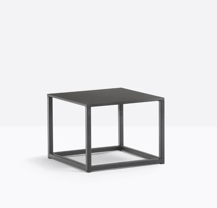 stolik kawowy Code, stolik kawowy Pedrali, stolik kawowy do salonu, stolik kawowy minimalistyczny, stolik loftowy, stolik stalowy, nowoczesny design, włoski design