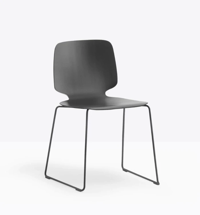 krzesło Babila, krzesło Pedrali, krzesło minimalistyczne, krzesło do jadalni, krzesło do kuchni, krzesło konferencyjne, nowoczesny design, włoski design