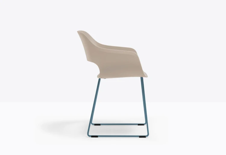 krzesło Babila, krzesło Pedrali, krzesło minimalistyczne, krzesło do jadalni, krzesło do kuchni, krzesło konferencyjne, nowoczesny design, włoski design
