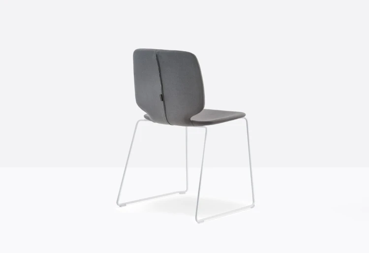 krzesło Babila, krzesło Pedrali, krzesło minimalistyczne, krzesło do jadalni, krzesło do kuchni, krzesło konferencyjne, nowoczesny design, włoski design
