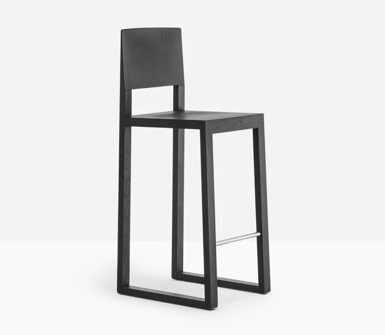 hoker Brera, hoker Pedrali, hoker dębowy, hoker drewniany, hoker do restauracji, nowoczesny design, włoski design