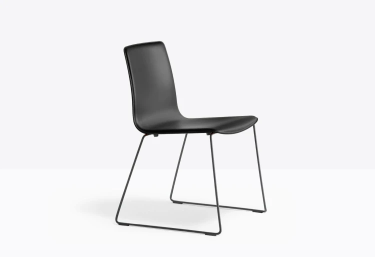 krzesło Inga, krzesło Pedrali, krzesło stalowe, krzesło skórzane, krzesło do jadalni, krzesło do kuchni, nowoczesny design, włoski design