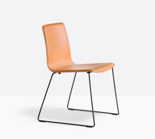krzesło Inga, krzesło Pedrali, krzesło stalowe, krzesło skórzane, krzesło do jadalni, krzesło do kuchni, nowoczesny design, włoski design