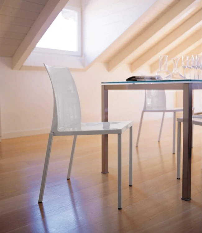 krzesło Kuadra, krzesło Pedrali, krzesło stalowe, krzesło z tworzywa, krzesło do jadalni, krzesło do kawiarni, krzesło do restauracji, nowoczesny design, włoski design