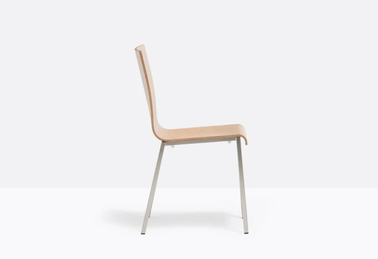 krzesło Kuadra, krzesło Pedrali, krzesło stalowe, krzesło drewniane, krzesło do jadalni, krzesło do kawiarni, krzesło do restauracji, nowoczesny design, włoski design