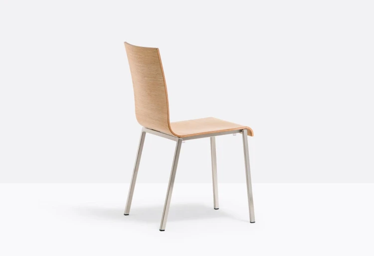 krzesło Kuadra, krzesło Pedrali, krzesło stalowe, krzesło drewniane, krzesło do jadalni, krzesło do kawiarni, krzesło do restauracji, nowoczesny design, włoski design