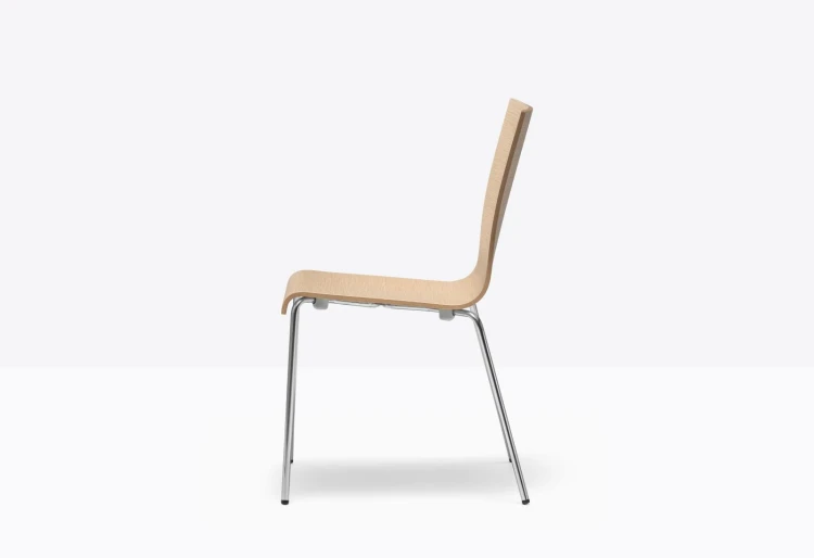 krzesło Kuadra, krzesło Pedrali, krzesło stalowe, krzesło drewniane, krzesło do jadalni, krzesło do kawiarni, krzesło do restauracji, nowoczesny design, włoski design