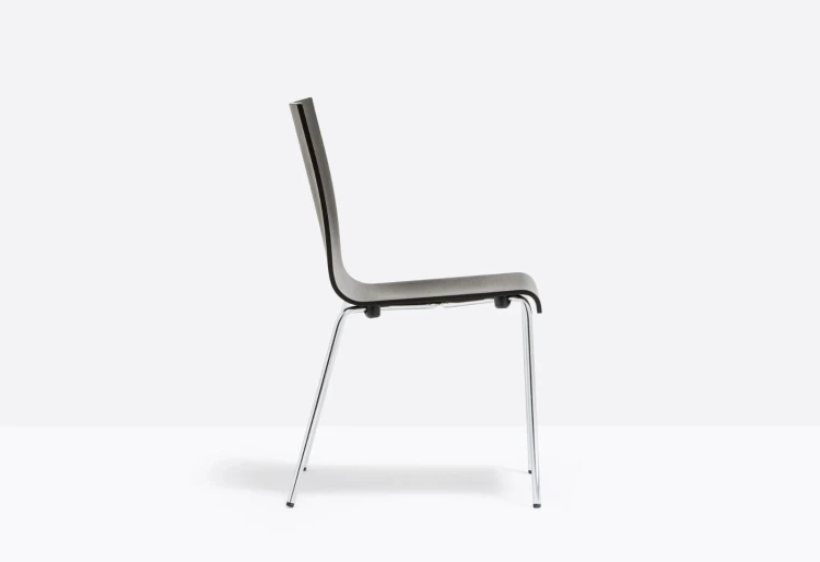 krzesło Kuadra, krzesło Pedrali, krzesło stalowe, krzesło drewniane, krzesło do jadalni, krzesło do kawiarni, krzesło do restauracji, nowoczesny design, włoski design