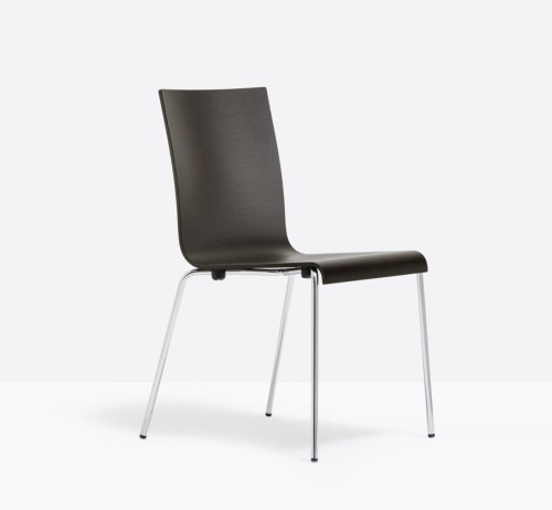 krzesło Kuadra, krzesło Pedrali, krzesło stalowe, krzesło drewniane, krzesło do jadalni, krzesło do kawiarni, krzesło do restauracji, nowoczesny design, włoski design