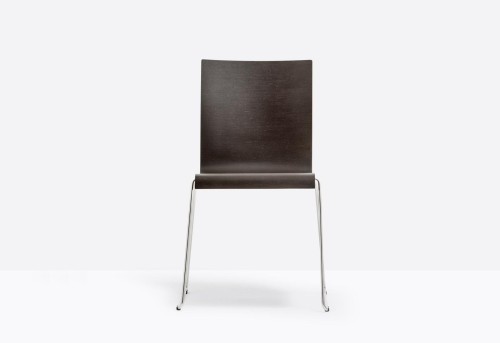 krzesło Kuadra, krzesło Pedrali, krzesło stalowe, krzesło drewniane, krzesło do jadalni, krzesło do kawiarni, krzesło do restauracji, nowoczesny design, włoski design
