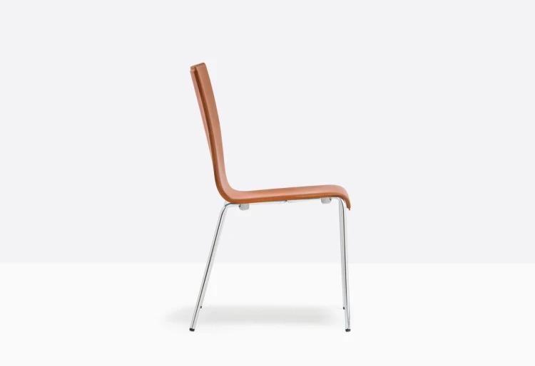 krzesło Kuadra, krzesło Pedrali, krzesło stalowe, krzesło skórzane, krzesło do jadalni, krzesło do kawiarni, krzesło do restauracji, nowoczesny design, włoski design