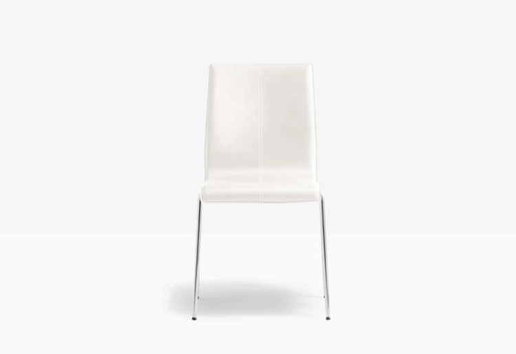 krzesło Kuadra, krzesło Pedrali, krzesło stalowe, krzesło skórzane, krzesło do jadalni, krzesło do kawiarni, krzesło do restauracji, nowoczesny design, włoski design