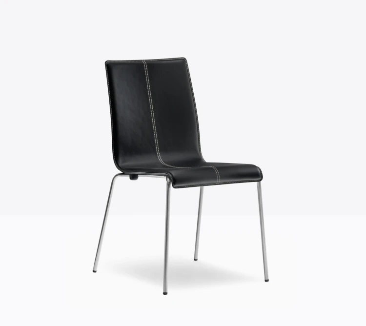 krzesło Kuadra, krzesło Pedrali, krzesło stalowe, krzesło skórzane, krzesło do jadalni, krzesło do kawiarni, krzesło do restauracji, nowoczesny design, włoski design