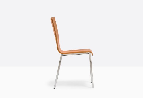 krzesło Kuadra, krzesło Pedrali, krzesło stalowe, krzesło skórzane, krzesło do jadalni, krzesło do kawiarni, krzesło do restauracji, nowoczesny design, włoski design