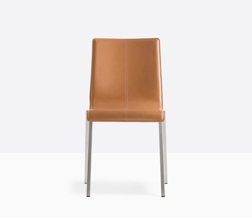 krzesło Kuadra, krzesło Pedrali, krzesło stalowe, krzesło skórzane, krzesło do jadalni, krzesło do kawiarni, krzesło do restauracji, nowoczesny design, włoski design