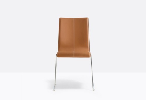 krzesło Kuadra, krzesło Pedrali, krzesło stalowe, krzesło skórzane, krzesło do jadalni, krzesło do kawiarni, krzesło do restauracji, nowoczesny design, włoski design