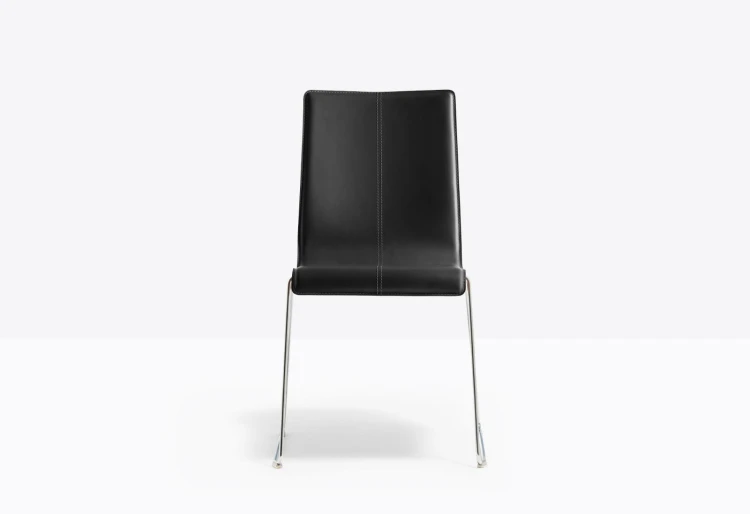 krzesło Kuadra, krzesło Pedrali, krzesło stalowe, krzesło skórzane, krzesło do jadalni, krzesło do kawiarni, krzesło do restauracji, nowoczesny design, włoski design
