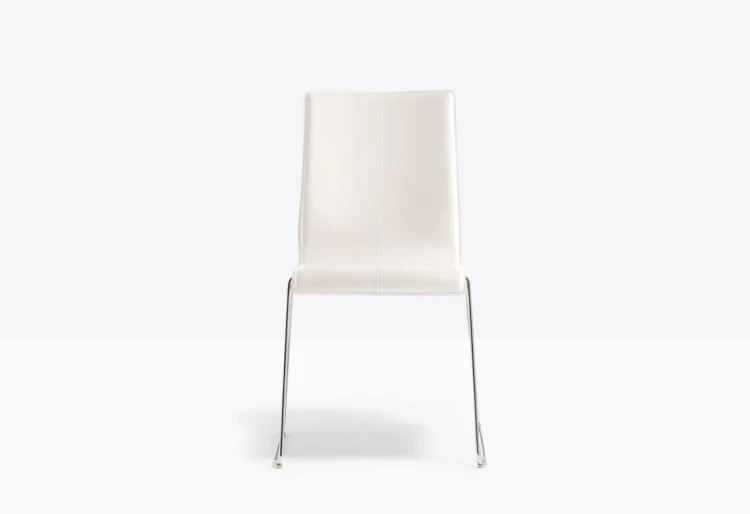 krzesło Kuadra, krzesło Pedrali, krzesło stalowe, krzesło skórzane, krzesło do jadalni, krzesło do kawiarni, krzesło do restauracji, nowoczesny design, włoski design