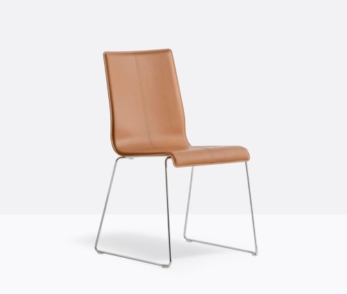 krzesło Kuadra, krzesło Pedrali, krzesło stalowe, krzesło skórzane, krzesło do jadalni, krzesło do kawiarni, krzesło do restauracji, nowoczesny design, włoski design