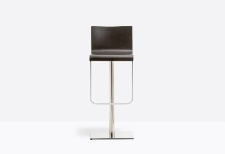 hoker Kuadra, hoker Pedrali, hoker obrotowy, hoker do jadalni, hoker do kuchni, hoker do restauracji, hoker drewniany, nowoczesny hoker, nowoczesny design, włoski design