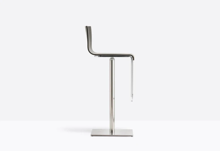 hoker Kuadra, hoker Pedrali, hoker obrotowy, hoker do jadalni, hoker do kuchni, hoker do restauracji, hoker drewniany, nowoczesny hoker, nowoczesny design, włoski design