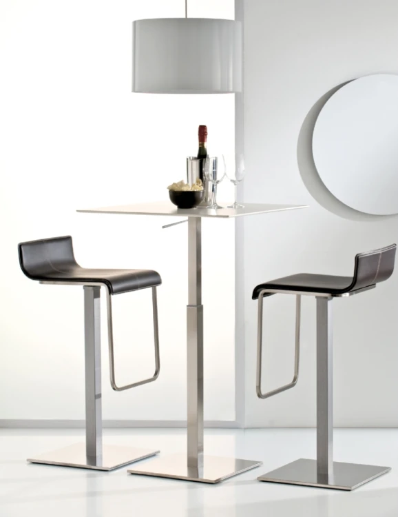 hoker Kuadra, hoker Pedrali, hoker obrotowy, hoker do jadalni, hoker do kuchni, hoker do restauracji, hoker drewniany, nowoczesny hoker, nowoczesny design, włoski design