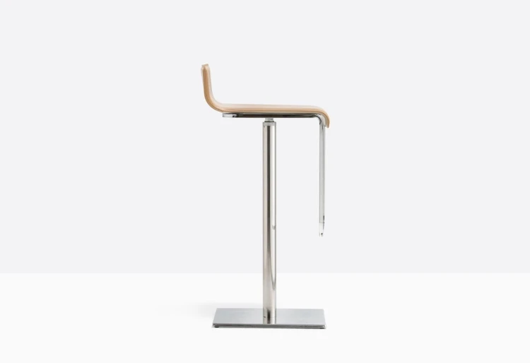 hoker Kuadra, hoker Pedrali, hoker obrotowy, hoker do jadalni, hoker do kuchni, hoker do restauracji, hoker drewniany, nowoczesny hoker, nowoczesny design, włoski design