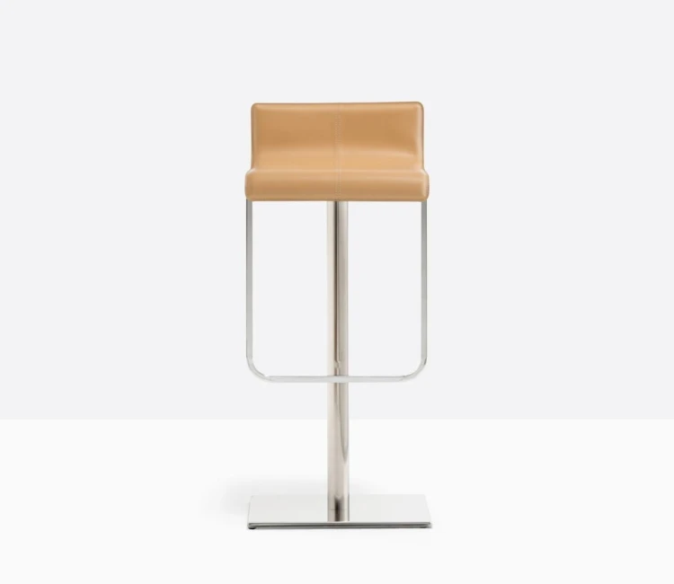 hoker Kuadra, hoker Pedrali, hoker obrotowy, hoker do jadalni, hoker do kuchni, hoker do restauracji, hoker drewniany, nowoczesny hoker, nowoczesny design, włoski design