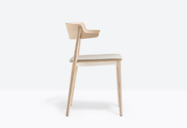 krzesło Nemea, krzesło Pedrali, krzesło drewniane, krzesło jesionowe, krzesło do jadalni, krzesło do kuchni, krzesło styl skandynawski, włoski design, nowoczesny design