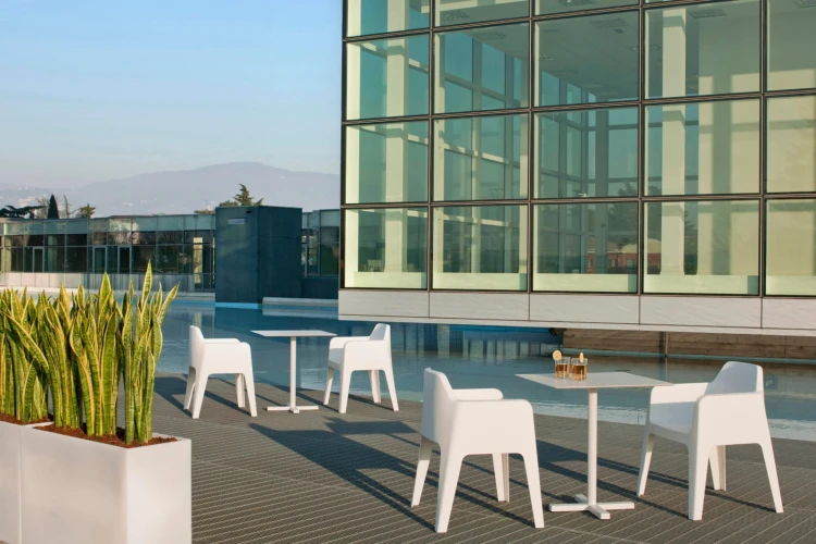 krzesło Plus, krzesło Pedrali, krzesło outdoorowe, krzesło na taras, krzesło z tworzywa, krzesło do ogrodu, krzesło do restauracji, nowoczesny design, włoski design