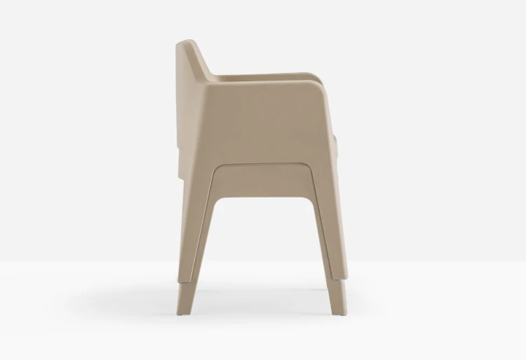 krzesło Plus, krzesło Pedrali, krzesło outdoorowe, krzesło na taras, krzesło z tworzywa, krzesło do ogrodu, krzesło do restauracji, nowoczesny design, włoski design