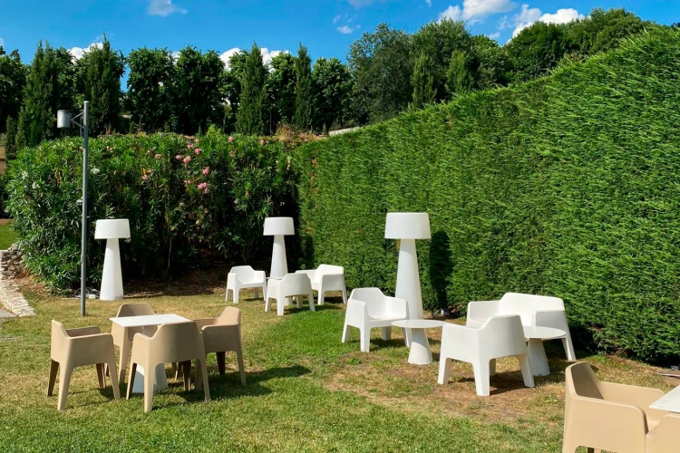 sofa Pedrali, sofa Plus, sofa z tworzywa, sofa do ogrodu, sofa na taras, nowoczesny design, włoski design, stylowa sofa