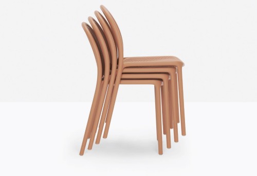 krzesło Remind, krzesło Pedrali, krzesło z tworzywa, krzesło outdoorowe, krzesło do jadalni, krzesło na taras, krzesło do restauracji, włoski design, nowoczesny design