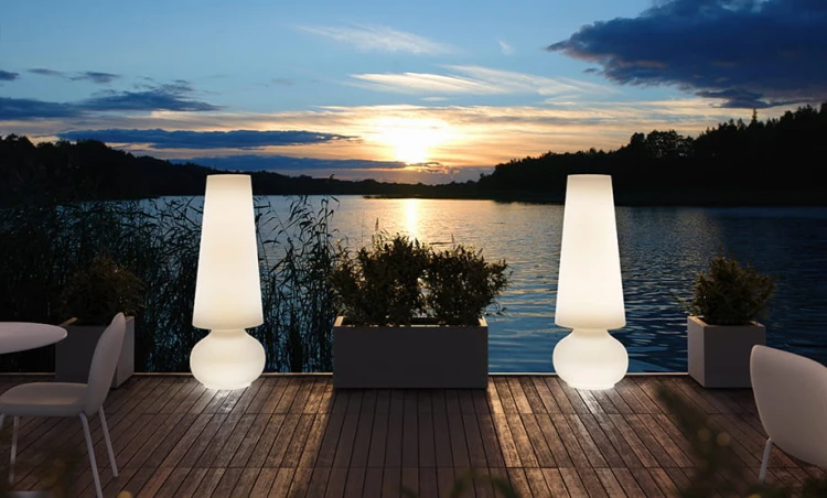 lampa Fade M, lampa Plust, lampa podłogowa, lampa outdoorowa, lampa na taras, nowoczesny design